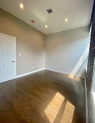 2nd image of 916 Fulton St #5