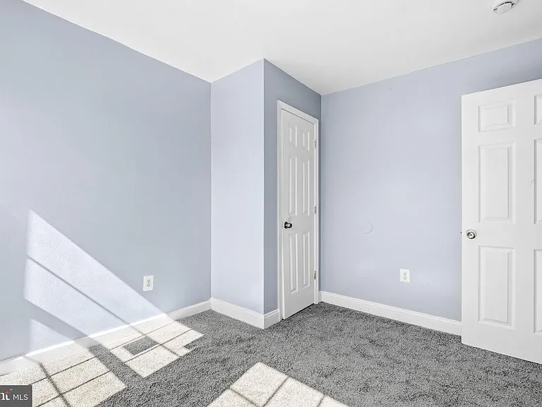 Upper Level Bedroom (Bedroom 1)