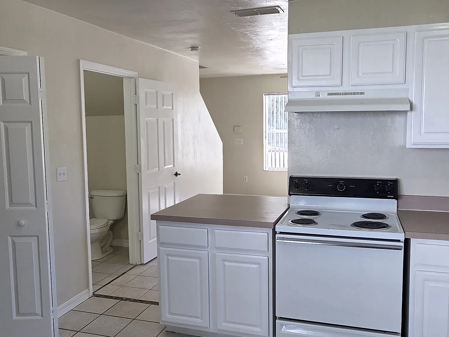 2 bed, 2.5 bath, 900 sqft, $1,800 — Photo 4