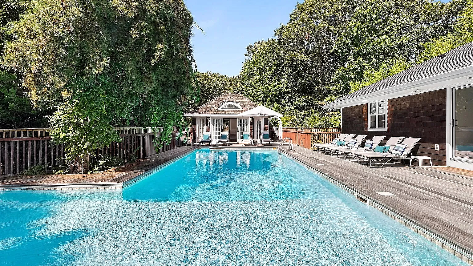 Expansive Sag Harbor Estate with Pool, Tennis, Hot Tub — Photo 2