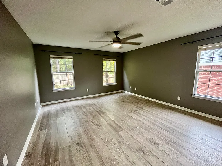 1232 Greystone Ln — Photo 26