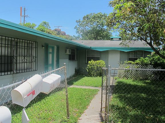 4th image of 300 SW 27th Ter