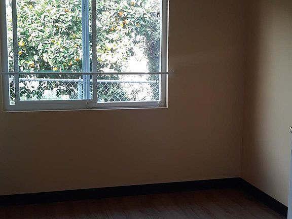 4th image of 14518 Condon Ave