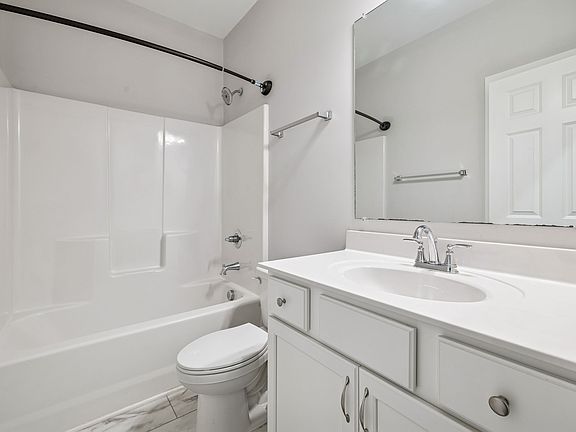 4th image of 428 Triple Crown Cir