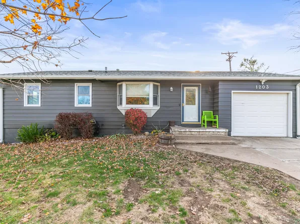 1203 Wedgewood Dr, Council Bluffs, IA 51503