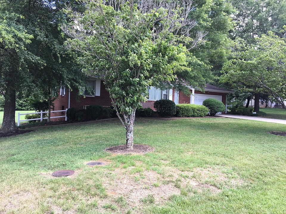 1st image of 3303 Valley View Dr