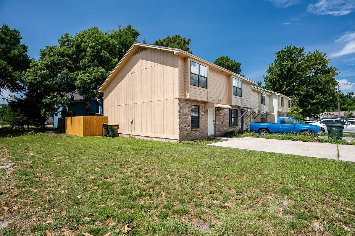 412 Odin Lane Unit F — Photo 1