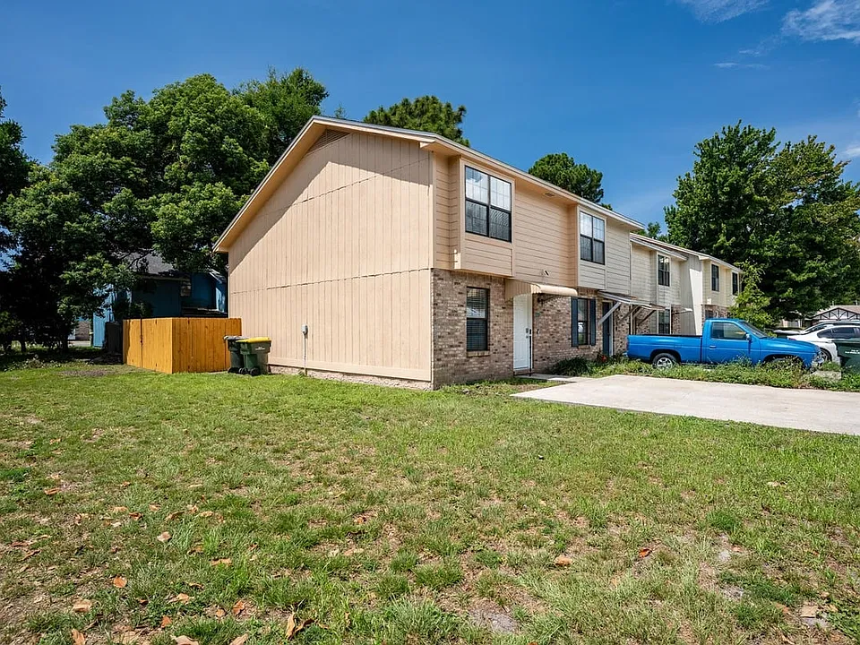 412 Odin Ln NW