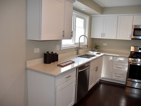 3rd image of 180 Oakwood Dr