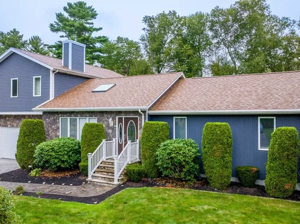 26 Blueberry Dr, Acushnet, MA 02743