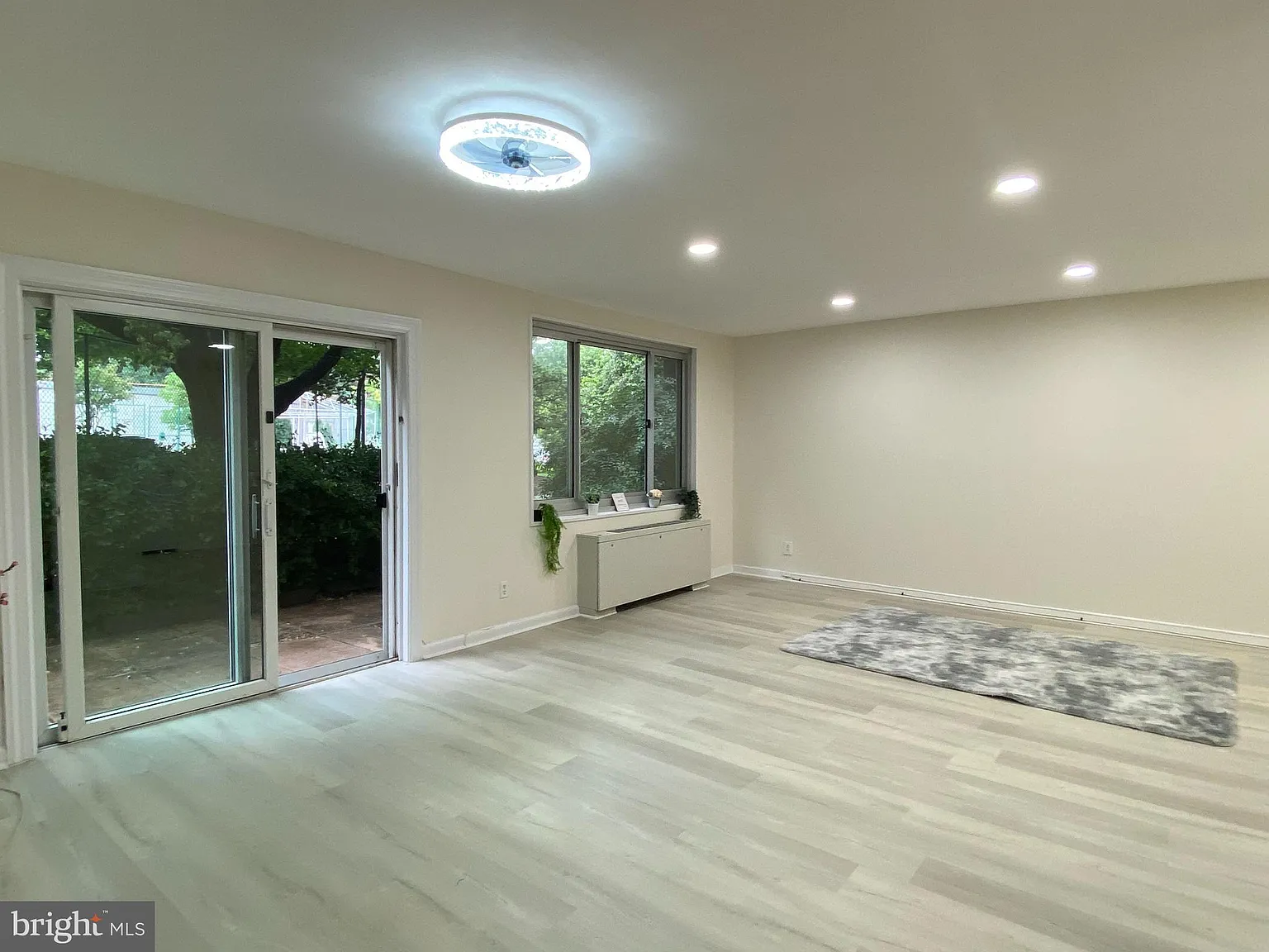 1 bed, 832 sqft, $1,748 — Photo 2