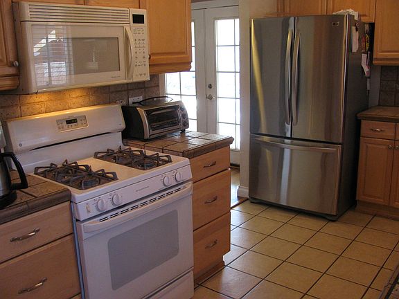 5th image of 22906 Lanark St