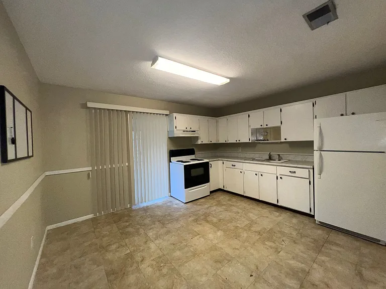 2610 Orange Tree Dr — Photo 10