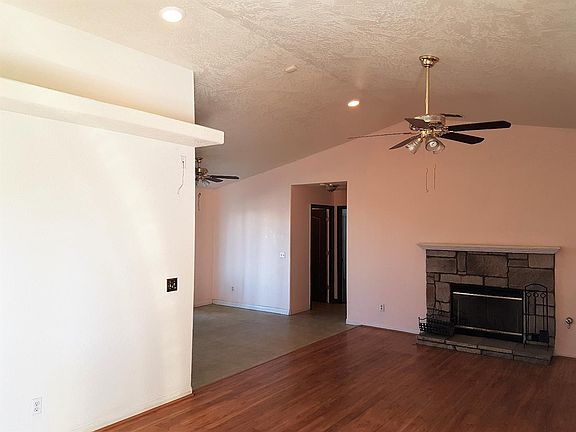 5th image of 15618 Mojave St