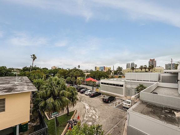 5th image of 631 Jefferson Ave #30
