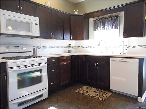3rd image of 51 Eaglewood Ave
