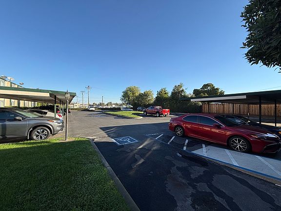 3rd image of 2942 Sierra St #109