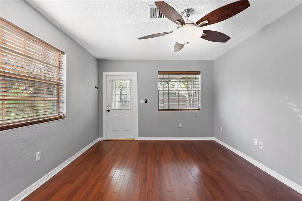 2 bed, 1.0 bath, 837 sqft, $2,000 — Photo 1