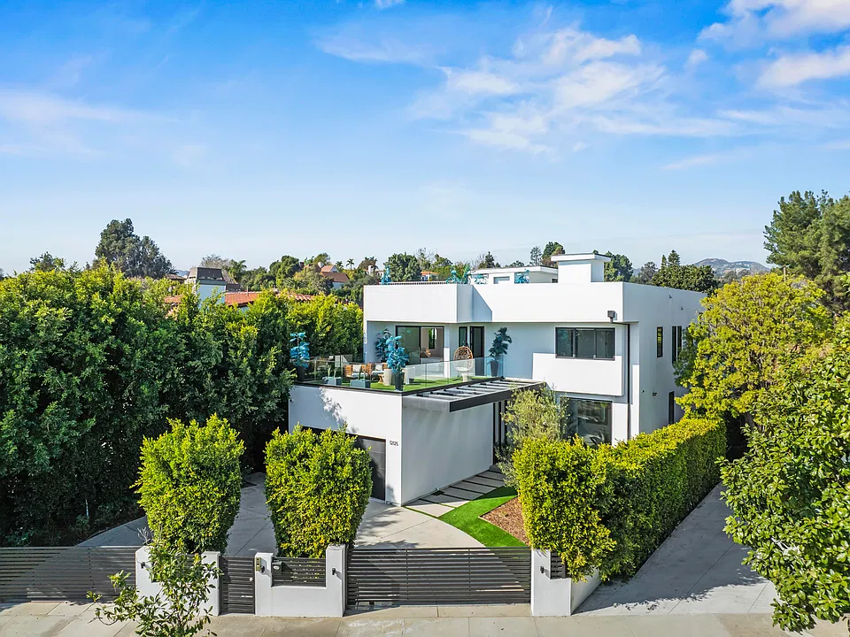 12125 W Sunset Blvd
