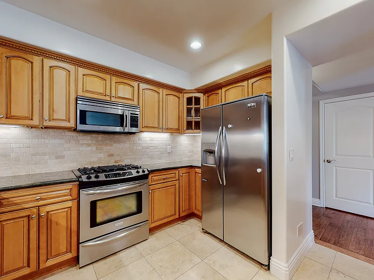 11540 Moorpark St #103 — Photo 12