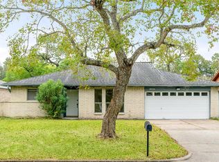 16814 Blackhawk Blvd, Friendswood, TX 77546