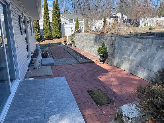 5th image of 207 White Pond Rd