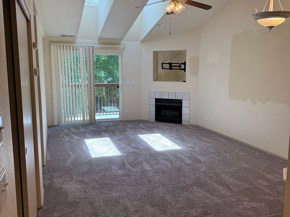 1st image of 4000 NE 109th Ave Unit 206