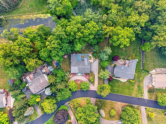 5th image of 105 Robinhood Lane