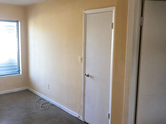 4th image of 13990 NE 20th Ct APT 2