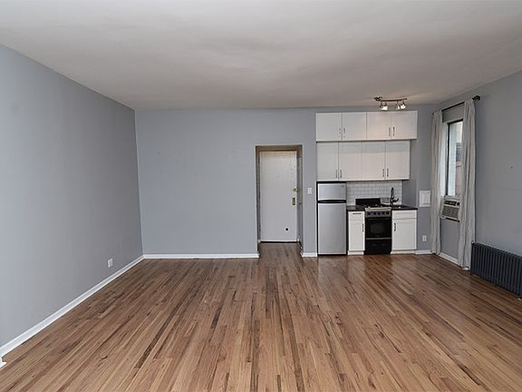 5th image of 14 Christopher St #8A