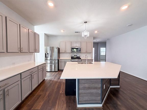 2nd image of 204 Florenz Ln