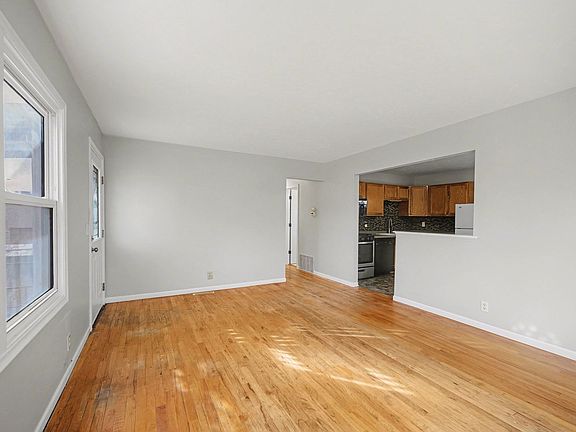 5th image of 1212 W 15th Ave