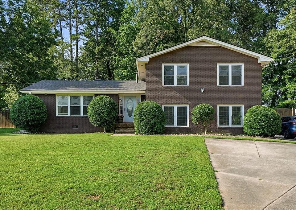 1st image of 2725 Spring Dr