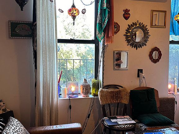 5th image of 21 Essex St #12