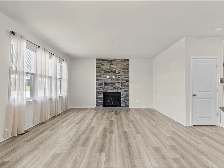 128 Thornton Way — Photo 33