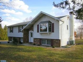 1050 Standard Ln, Coopersburg, PA 18036
