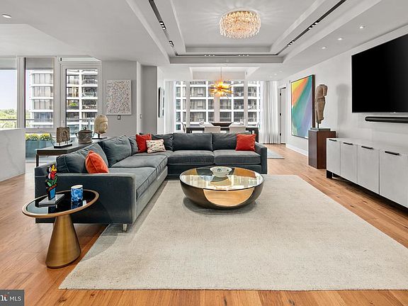 5th image of 1781 Pierce St #702
