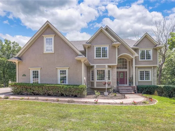 308 Canyon Dr, Pleasant Hill, MO 64080