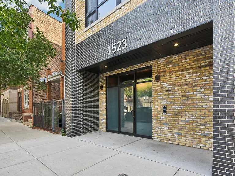 1523 N Western Ave — Photo 27