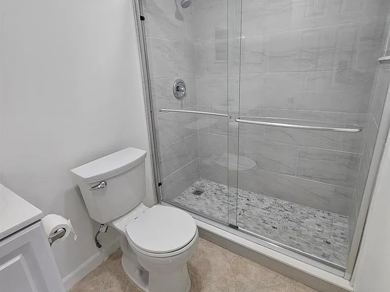 211 E Saxony Ln #211 — Photo 11