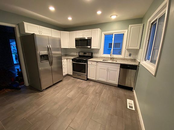 2nd image of 899 E Barrett Ave