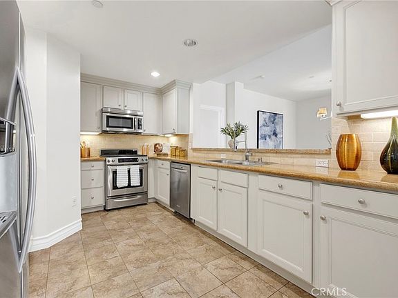 3rd image of 1726 S Bentley Ave #403