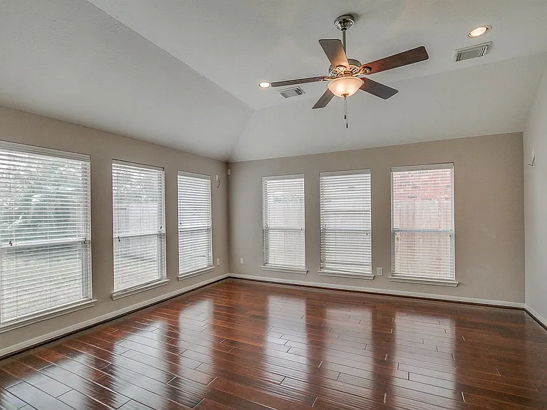 10914 Tattershall Ln — Photo 15
