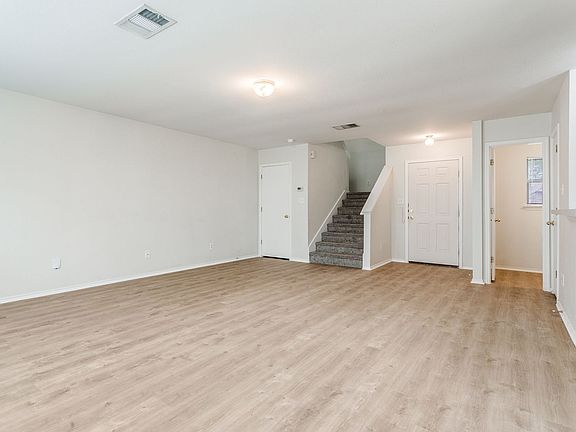 4th image of 3410 Sherwin Dr