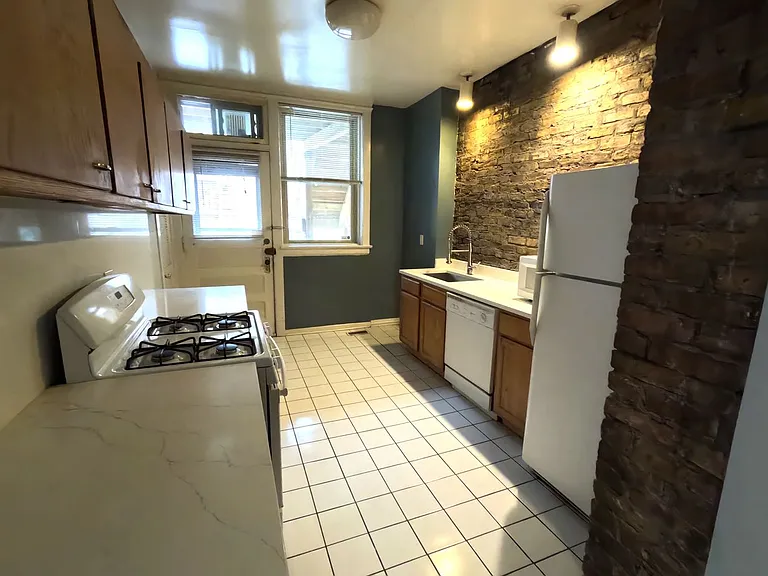 2764 N Milwaukee Ave — Photo 19