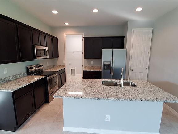 5th image of 27447 Pinecrest Ln
