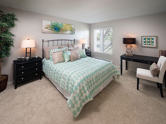 4th image of 735 Fathom Dr APT 07