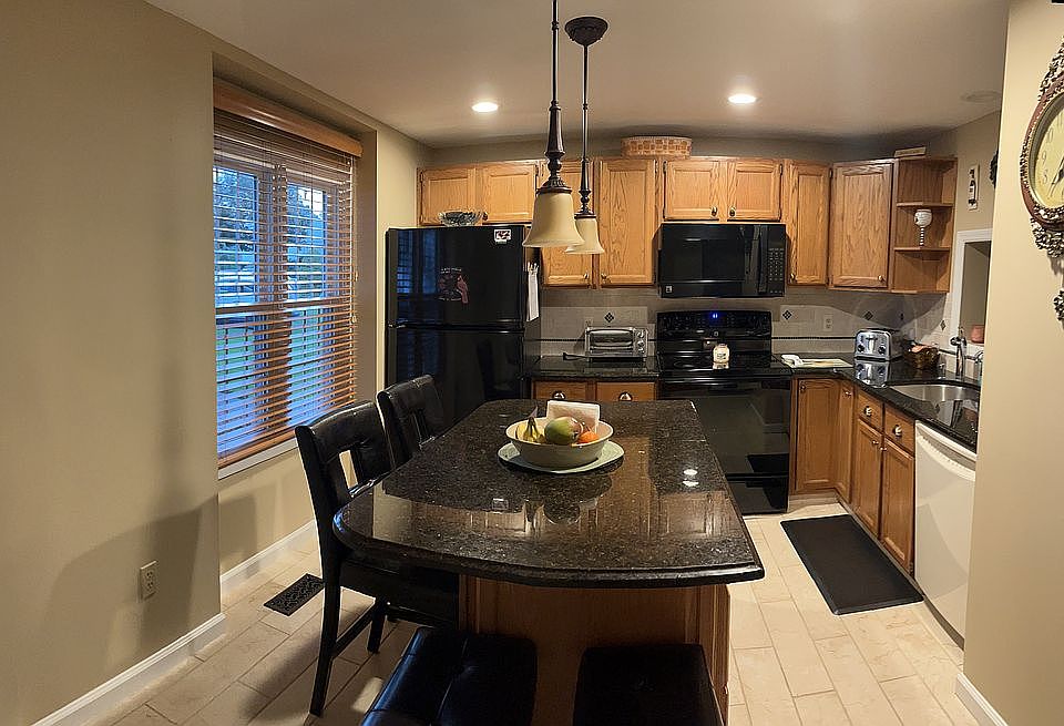 1st image of 1201 Williamsburg Dr