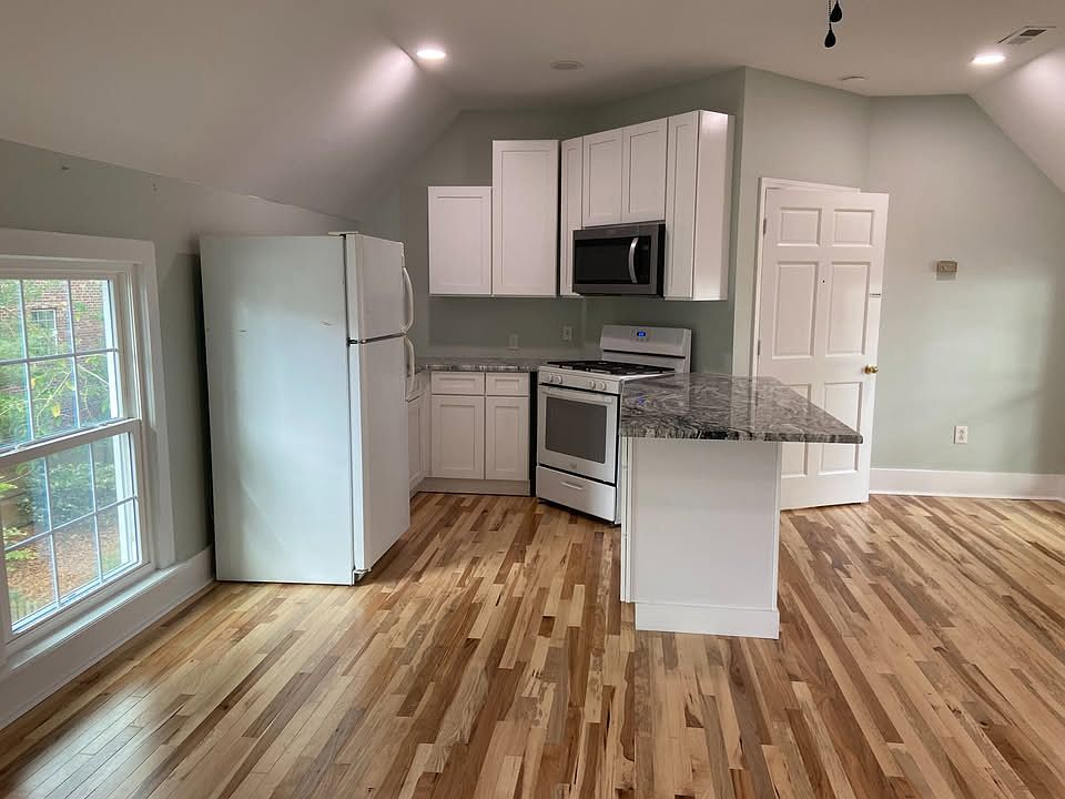1st image of 614 S 2nd St