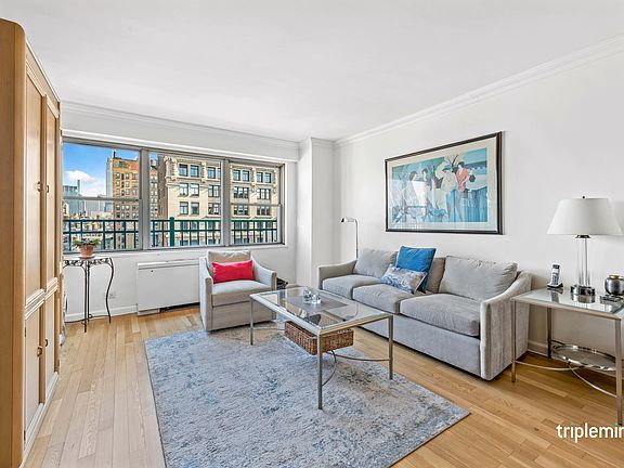 2nd image of 10 W 15th St APT 2119